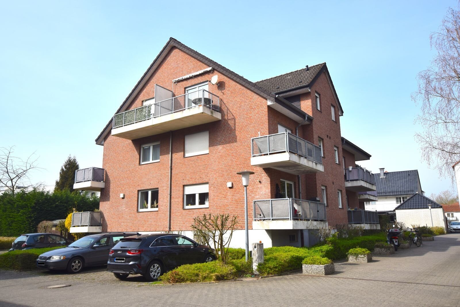 Zentral wohnen in Bielefeld – gepflegte Eigentumswohnung mit Balkon (STI-223) — Außenansicht