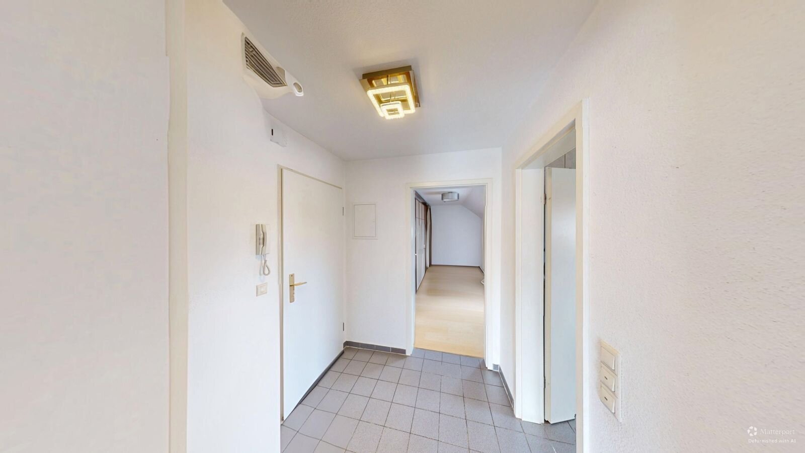 Zentral wohnen in Bielefeld – gepflegte Eigentumswohnung mit Balkon (STI-223) — Flur